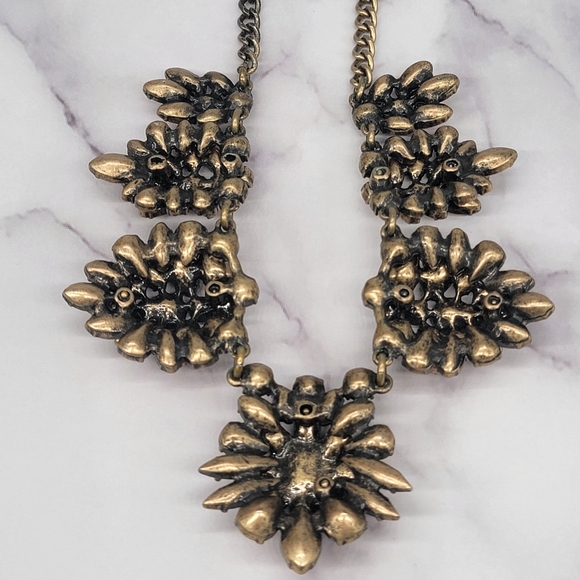 LOFT Coral Statement Necklace - Picture 7 of 9